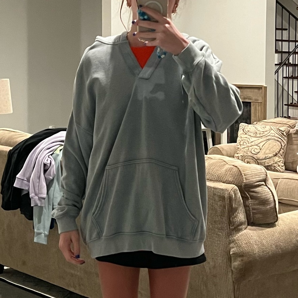 AERIE BLUE V NECK SWEATSHIRT